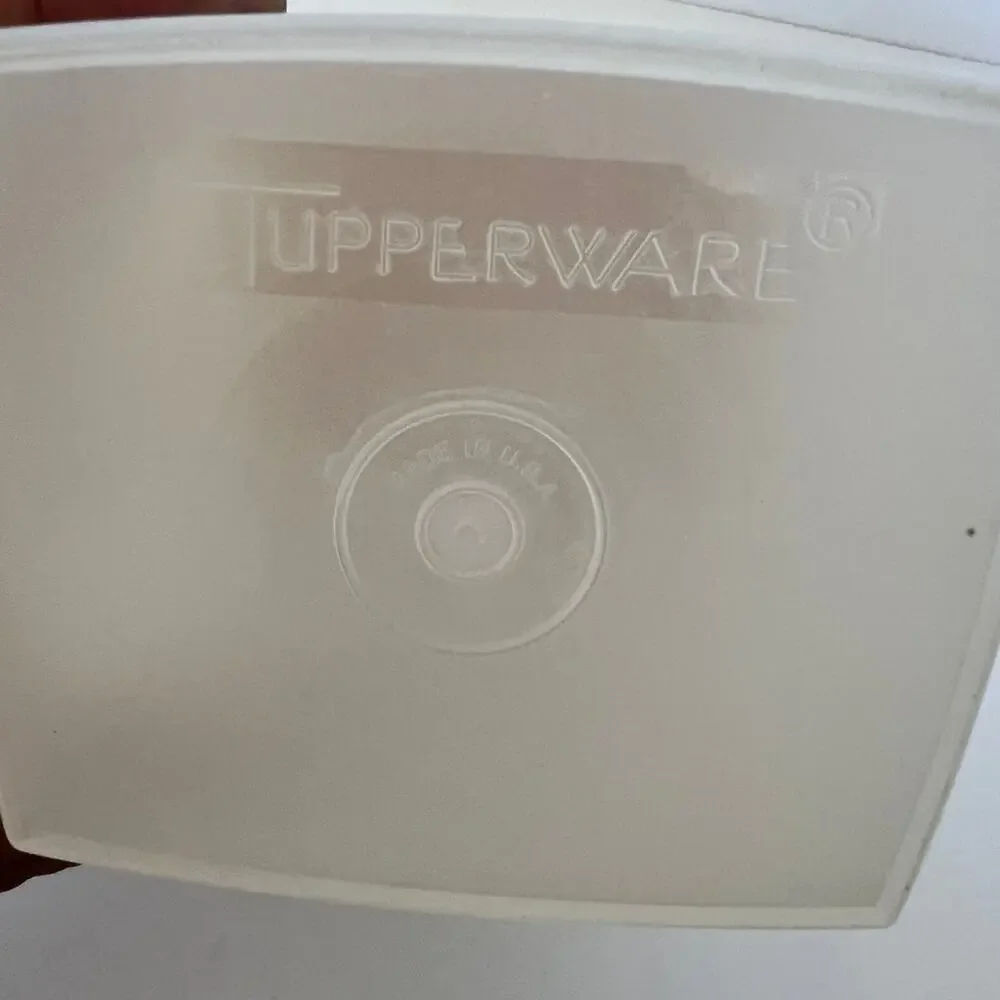 Tupperware Vintage 6 cup Storage Container with Lid